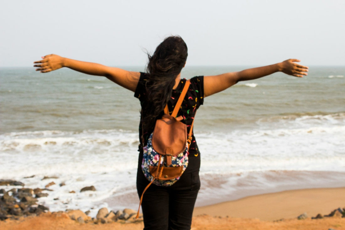 9️⃣ Safety Tips Every Indian Female Solo Traveler Must Know! 🦺